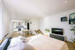 M&S Holiday House
